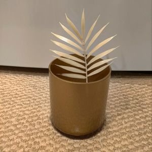 Gold pot/decorative vase